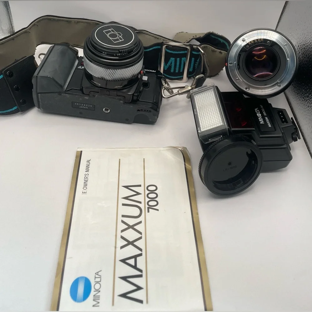 Minolta Maxxum 7000 AF 35mm SLR Camera Bundle